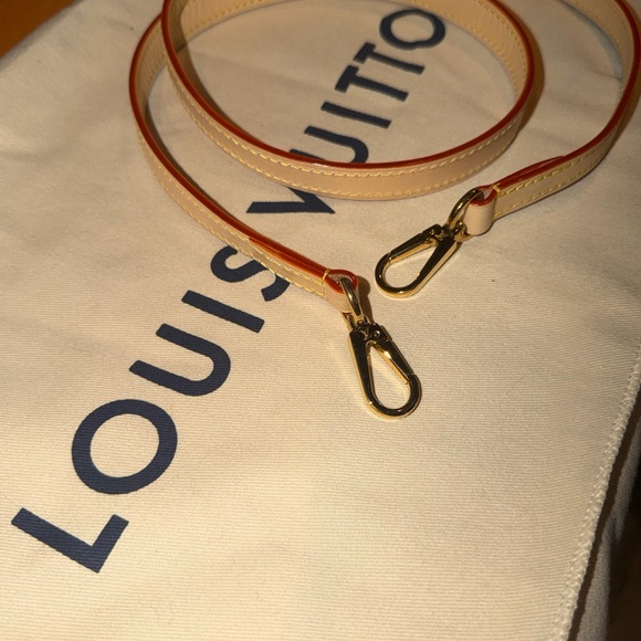 Louis Vuitton (Grand Palais) Brown and Tan Monogram - Picture 8 of 16